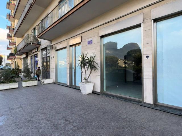 Locale Commerciale in vendita a Cicalesi, Nocera Inferiore