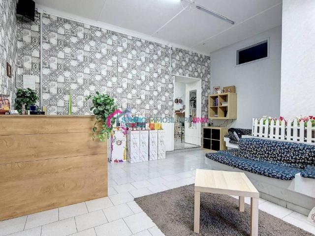Locale Commerciale in vendita a Nola, Campania