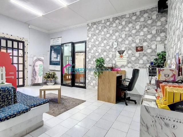 Locale Commerciale in vendita a Nola, Campania