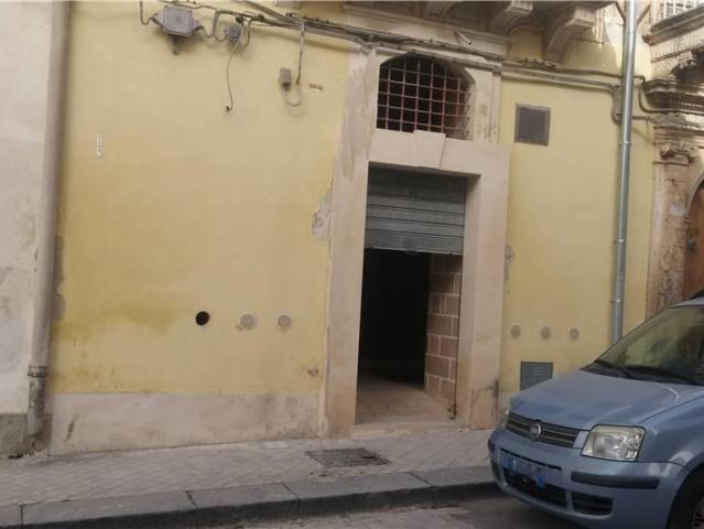 Locale Commerciale in vendita a Noto, Sicilia