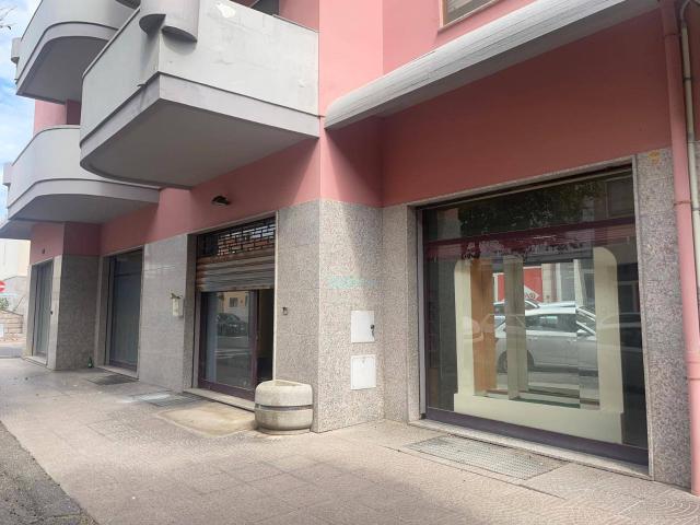Locale Commerciale in vendita a San Nicola, Oristano