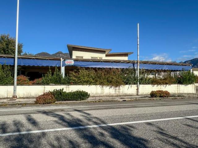 Locale Commerciale in vendita a Osoppo, Friuli-Venezia Giulia