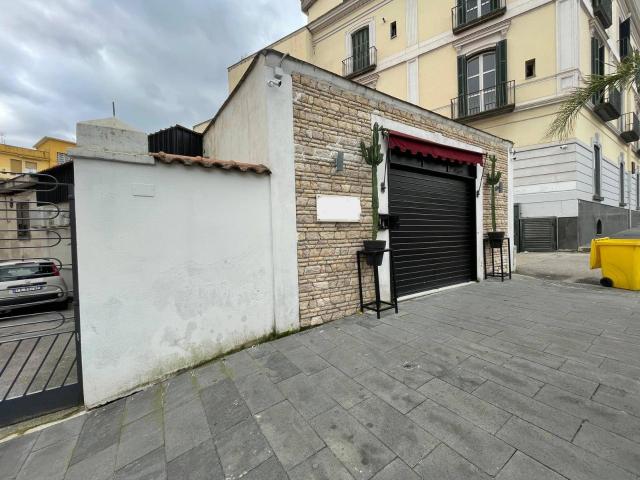 Locale Commerciale in vendita a Ottaviano, Campania