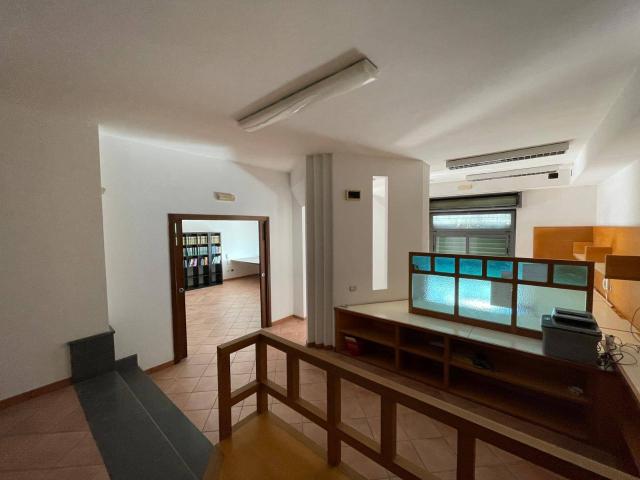 Locale Commerciale in vendita a Ottaviano, Campania