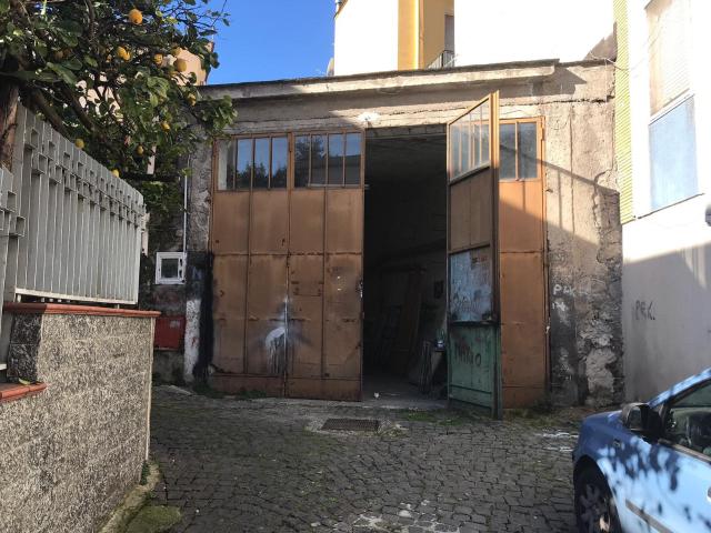 Locale Commerciale in vendita a Ottaviano, Campania
