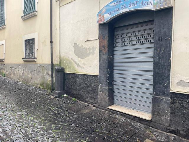 Locale Commerciale in vendita a Ottaviano, Campania