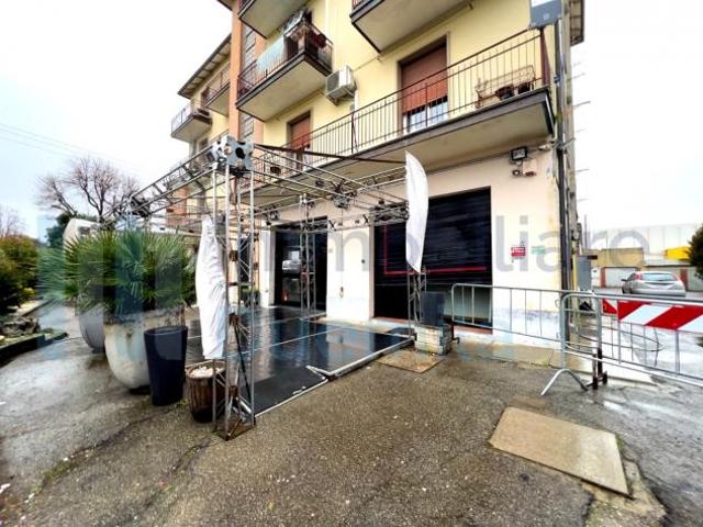 Locale Commerciale in vendita a Ozzano dell'Emilia, Bologna