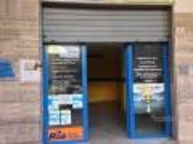 Locale Commerciale in vendita a Pagani, Campania