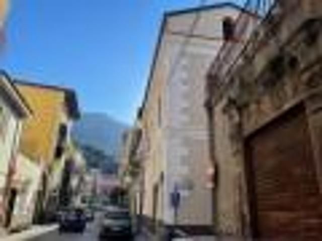 Locale Commerciale in vendita a Pagani, Campania