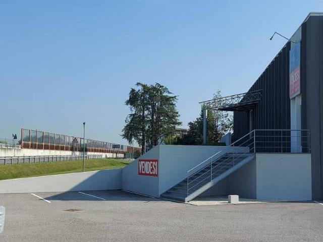 Locale Commerciale in vendita a Palazzo Pignano, Lombardia