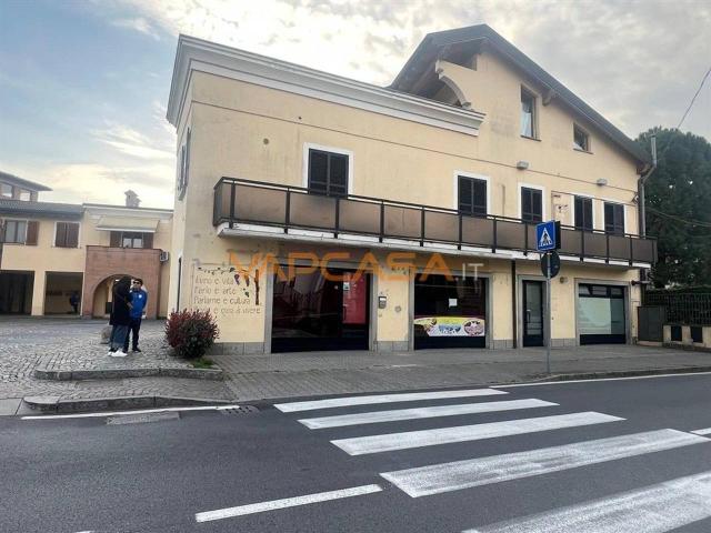 Locale Commerciale in vendita a Palosco, Lombardia