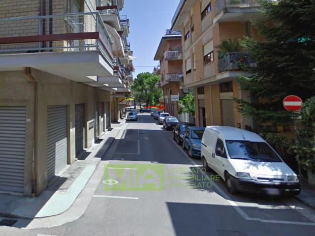 Locale Commerciale in vendita a Marche, Fermo