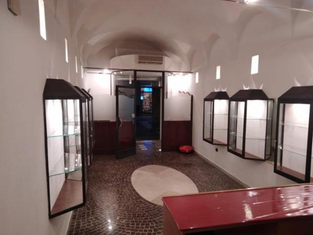 Locale Commerciale in vendita a Centro Storico, Marche