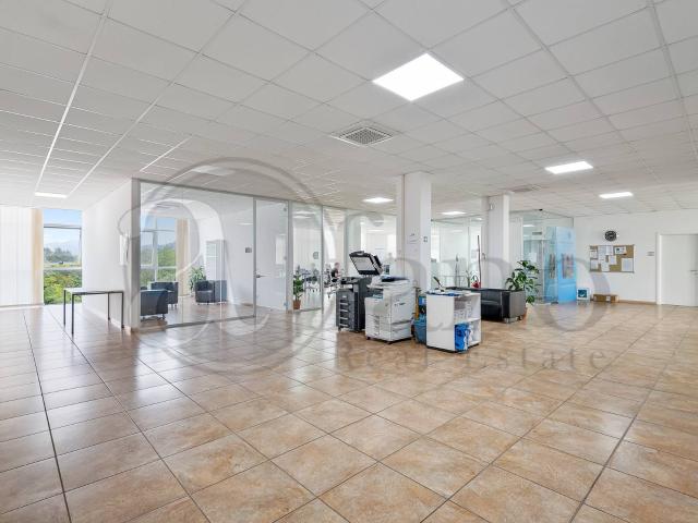 Locale Commerciale in vendita a Pignataro Interamna, Lazio