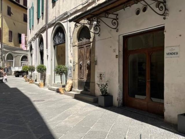 Locale Commerciale in vendita a Pistoia, Toscana