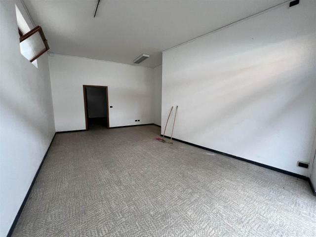 Locale Commerciale in vendita a Piemonte, Alessandria