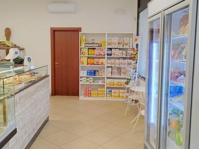 Locale Commerciale in vendita a Prato, Toscana