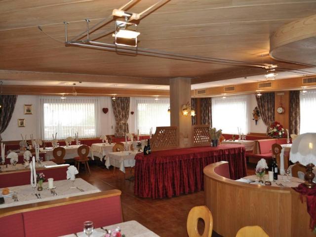 Locale Commerciale in vendita a Comunità di Primiero, San Martino Di Castrozza