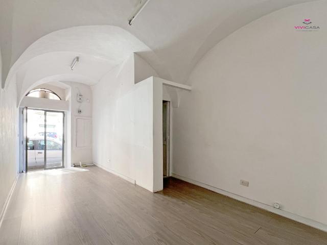 Locale Commerciale in vendita a Puglia, Bari