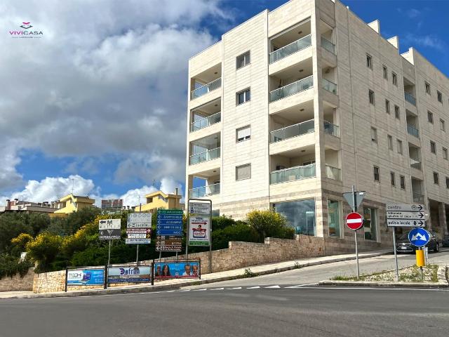 Locale Commerciale in vendita a Puglia, Bari