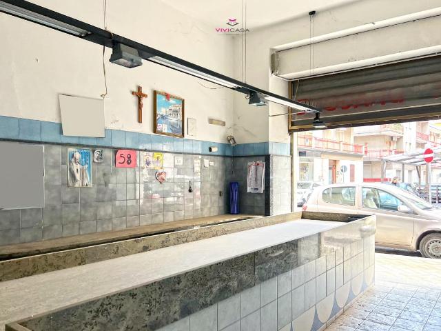 Locale Commerciale in vendita a Puglia, Bari