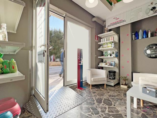 Locale Commerciale in vendita a Puglia, Bari