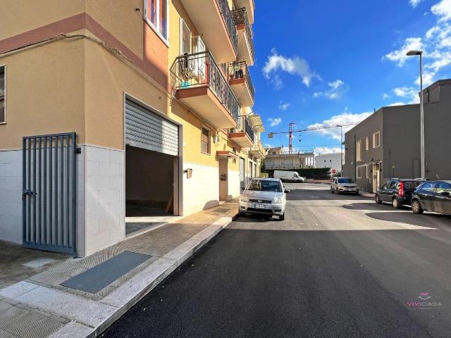 Locale Commerciale in vendita a Puglia, Bari
