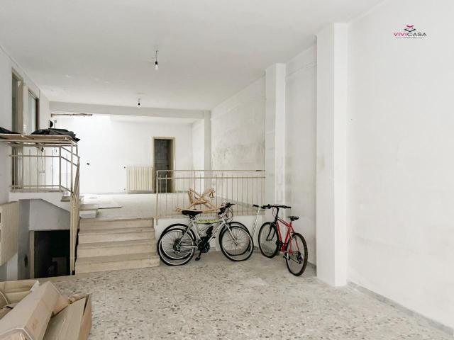 Locale Commerciale in vendita a Puglia, Bari