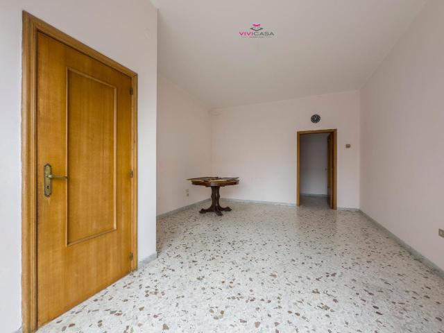 Locale Commerciale in vendita a Puglia, Bari