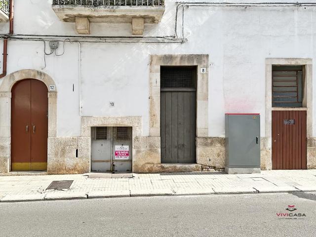 Locale Commerciale in vendita a Puglia, Bari