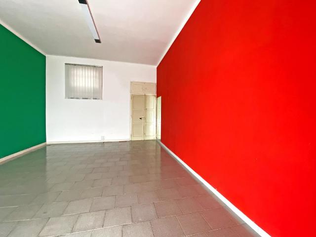 Locale Commerciale in vendita a Puglia, Bari