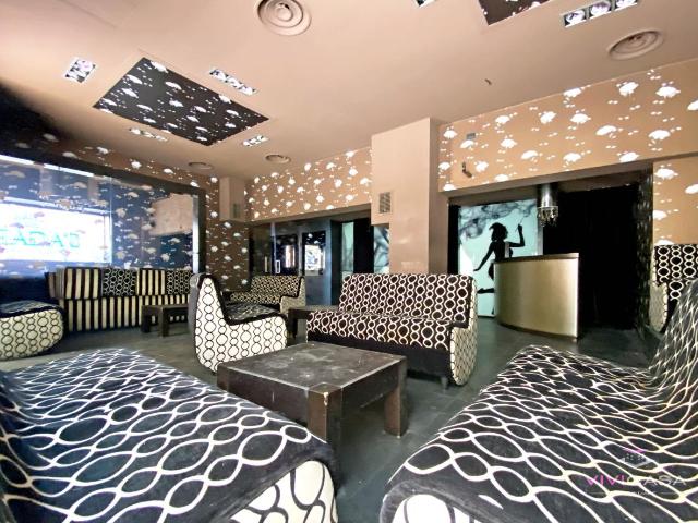 Locale Commerciale in vendita a Puglia, Bari