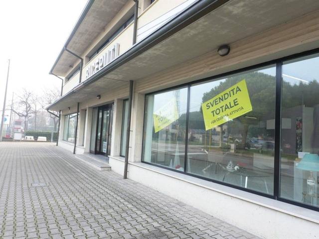 Locale Commerciale in vendita a Ravenna, Reggio Emilia