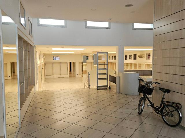 Locale Commerciale in vendita a San Rocco, Ravenna