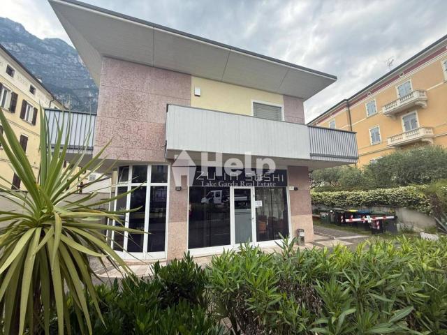 Locale Commerciale in vendita a Comunità Alto Garda e Ledro, Riva