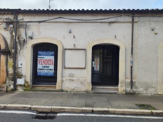 Locale Commerciale in vendita a Calabria, Cosenza