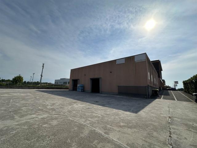 Locale Commerciale in vendita a Rottofreno, Reggio Emilia