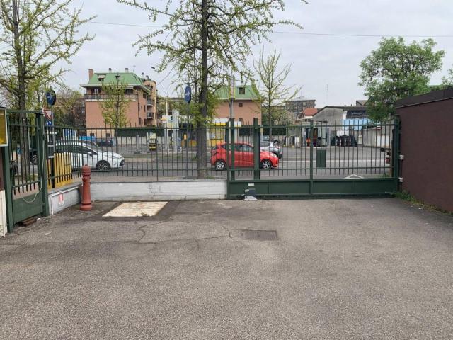Locale Commerciale in vendita a Rozzano, Lombardia