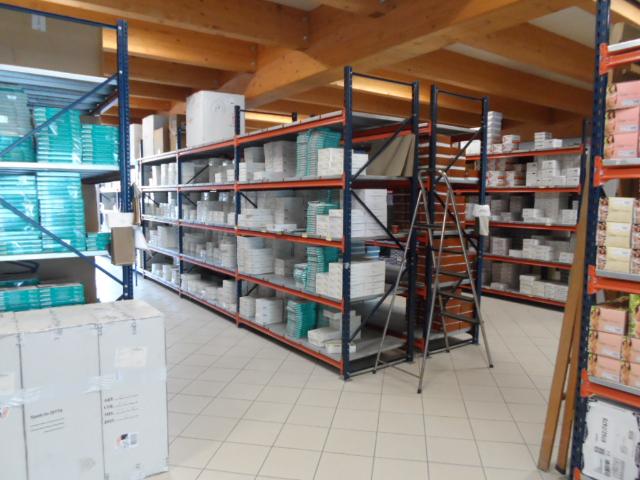 Locale Commerciale in vendita a Ragnola, Marche