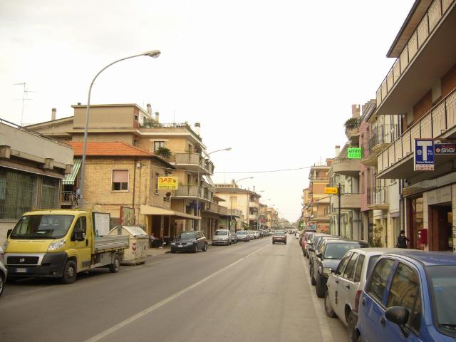Locale Commerciale in vendita a Mare, Marche
