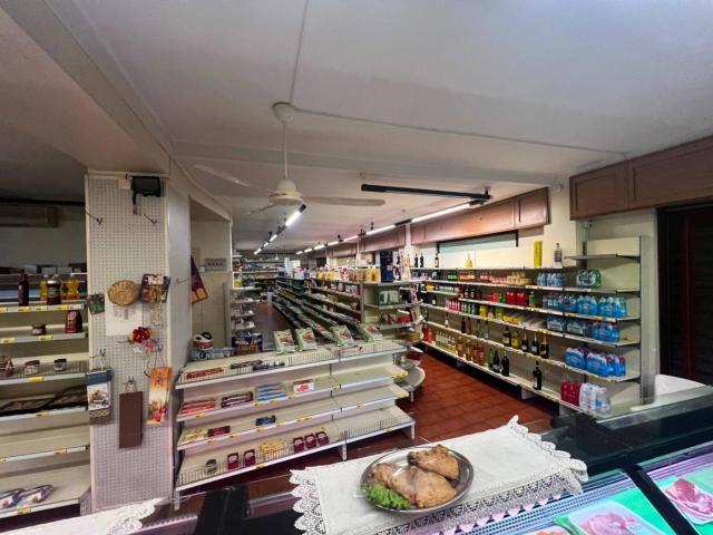 Locale Commerciale in vendita a Piemonte, Vercelli