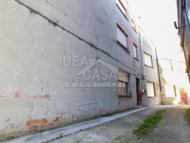 Locale Commerciale in vendita a Unione dei comuni Isola Mantovana, San Giacomo Delle Segnate