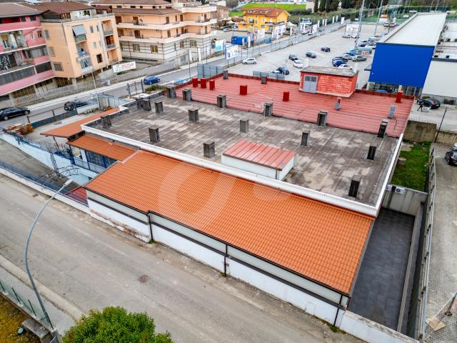 Locale Commerciale in vendita a San Giorgio Del Sannio, Campania