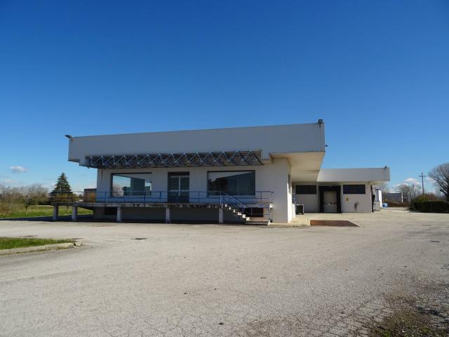Locale Commerciale in vendita a San Giorgio Di Nogaro, Friuli-Venezia Giulia
