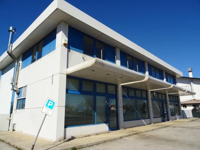 Locale Commerciale in vendita a San Giorgio Di Nogaro, Friuli-Venezia Giulia