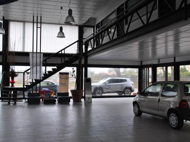 Locale Commerciale in vendita a San Giuliano Terme, Toscana