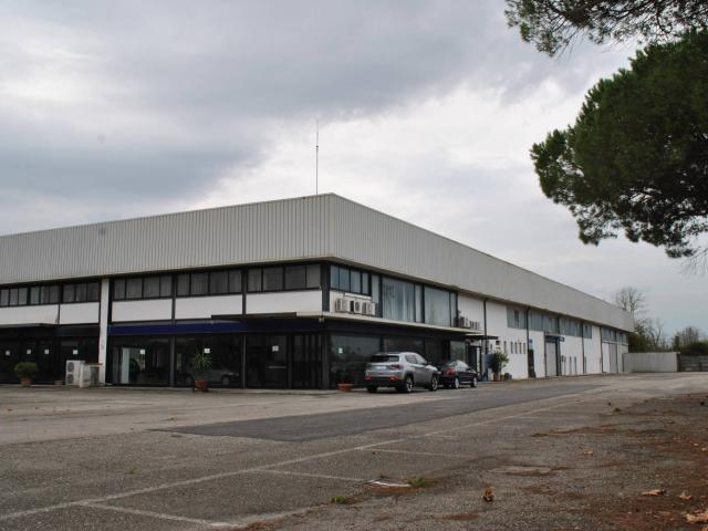 Locale Commerciale in vendita a San Giuliano Terme, Toscana