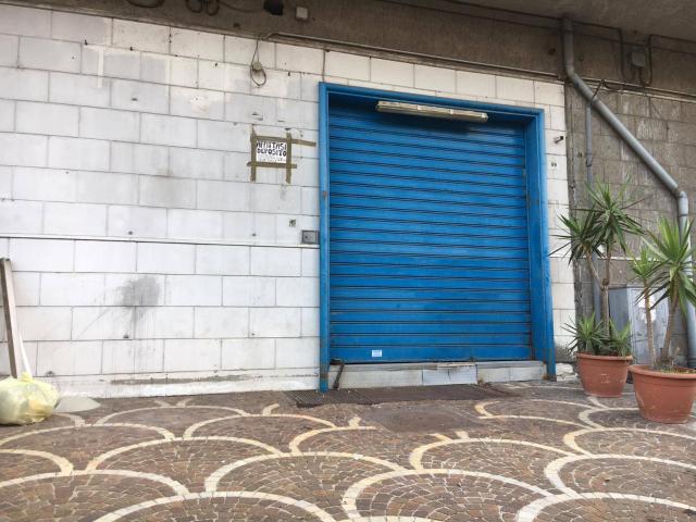 Locale Commerciale in vendita a San Giuseppe Vesuviano, Campania