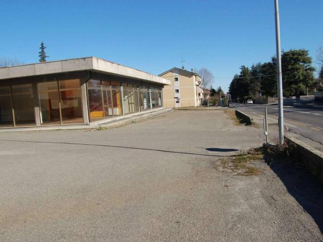 Locale Commerciale in vendita a Val d’Enza, Re
