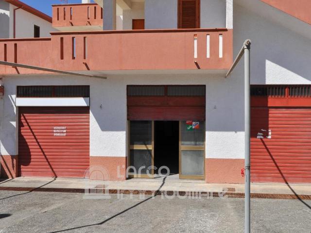 Locale Commerciale in vendita a Calabria, Cosenza